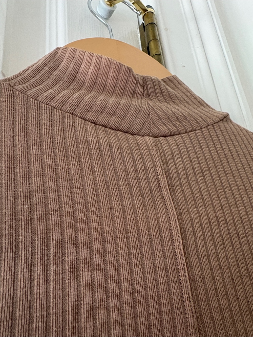 ALO Yoga Ribbed Seacoast Mock Neck Modal Long Sleeve Top in Tan XS/S - Picture 11 of 12